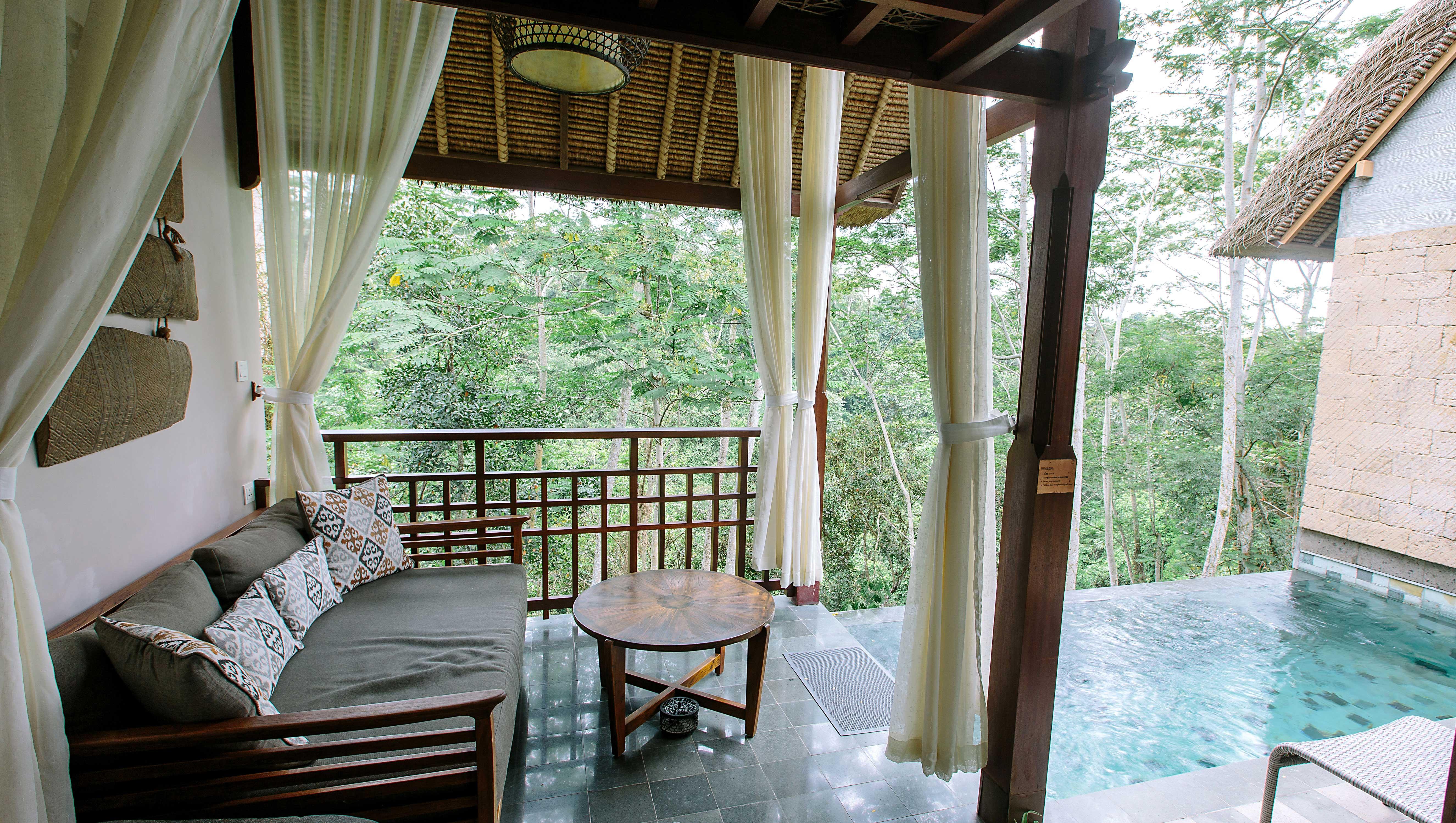 Tejaprana Resort & Spa Ubud Exterior foto A view of the pool at the resort