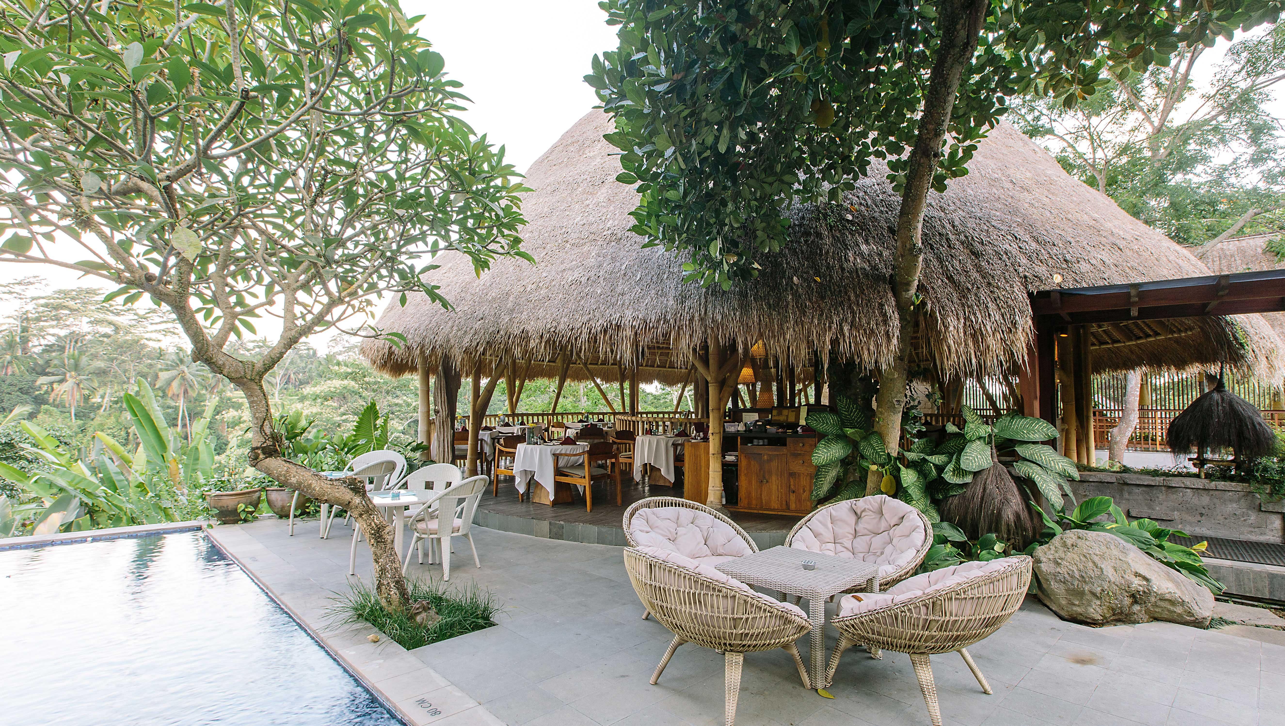 Tejaprana Resort & Spa Ubud Exterior foto The restaurant at the resort