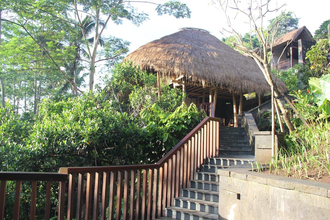 Tejaprana Resort & Spa Ubud Exterior foto The resort's main building