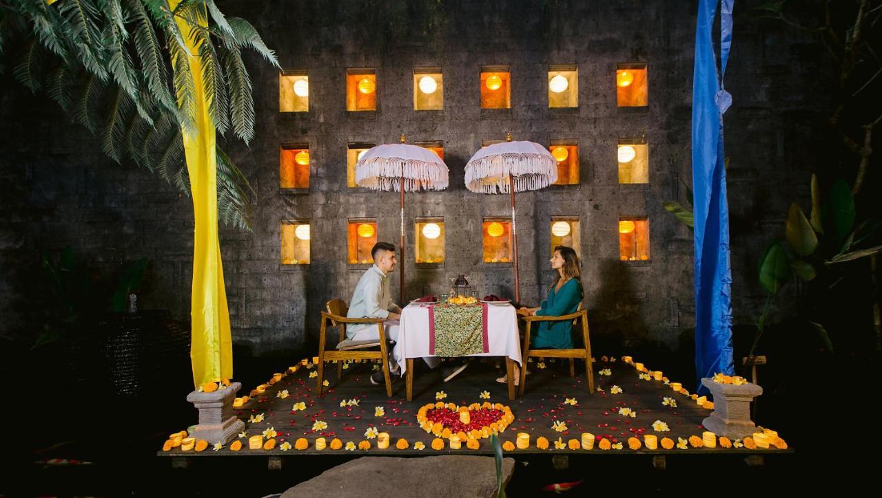 Tejaprana Resort & Spa Ubud Exterior foto A romantic dinner at a resort in Bali, Indonesia
